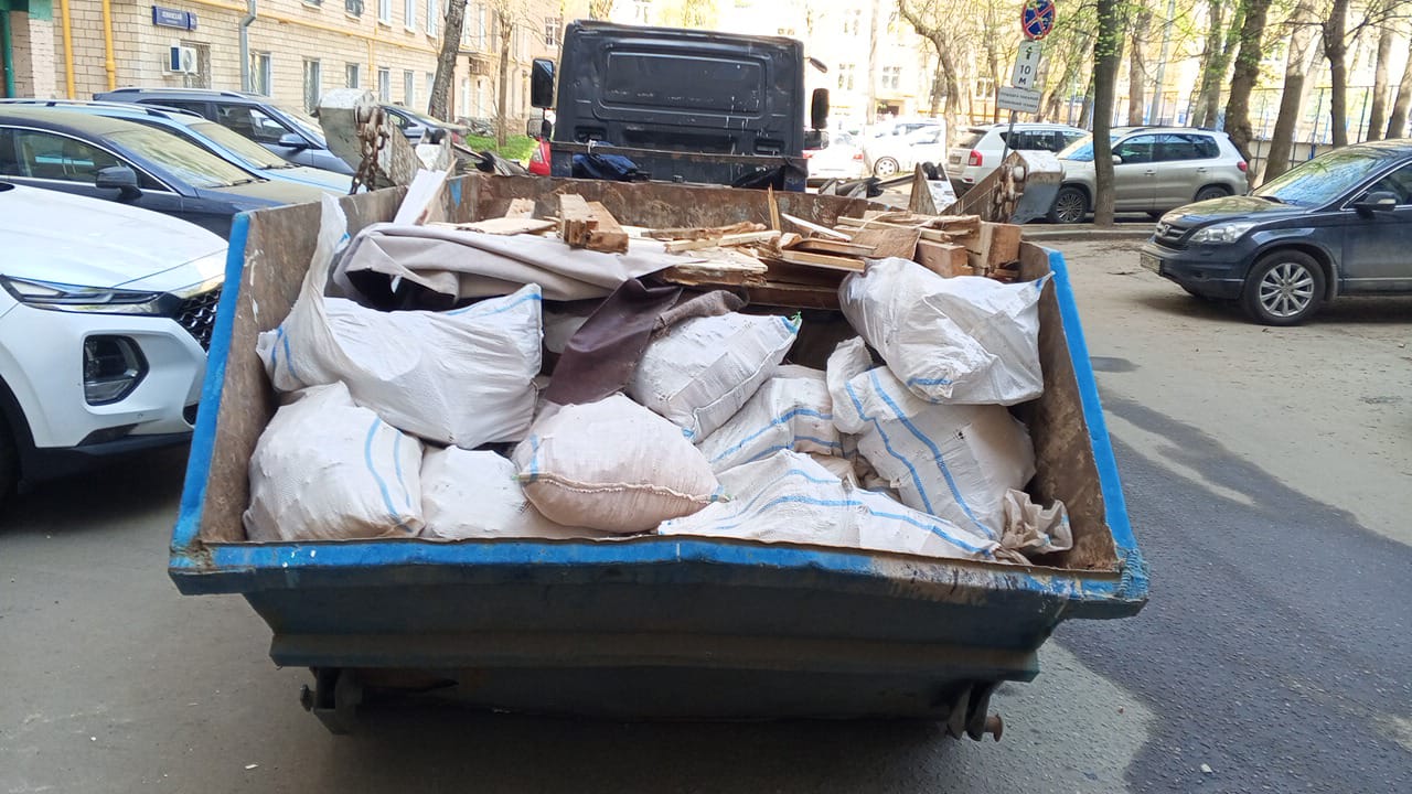Вывоз мусора из магазина в Мценске в октябре