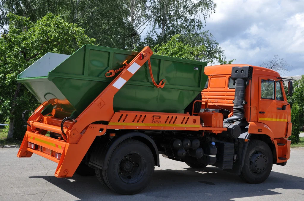 Заказ бункеровоза для вывоза мусора и отходов в Мценске в октябре
