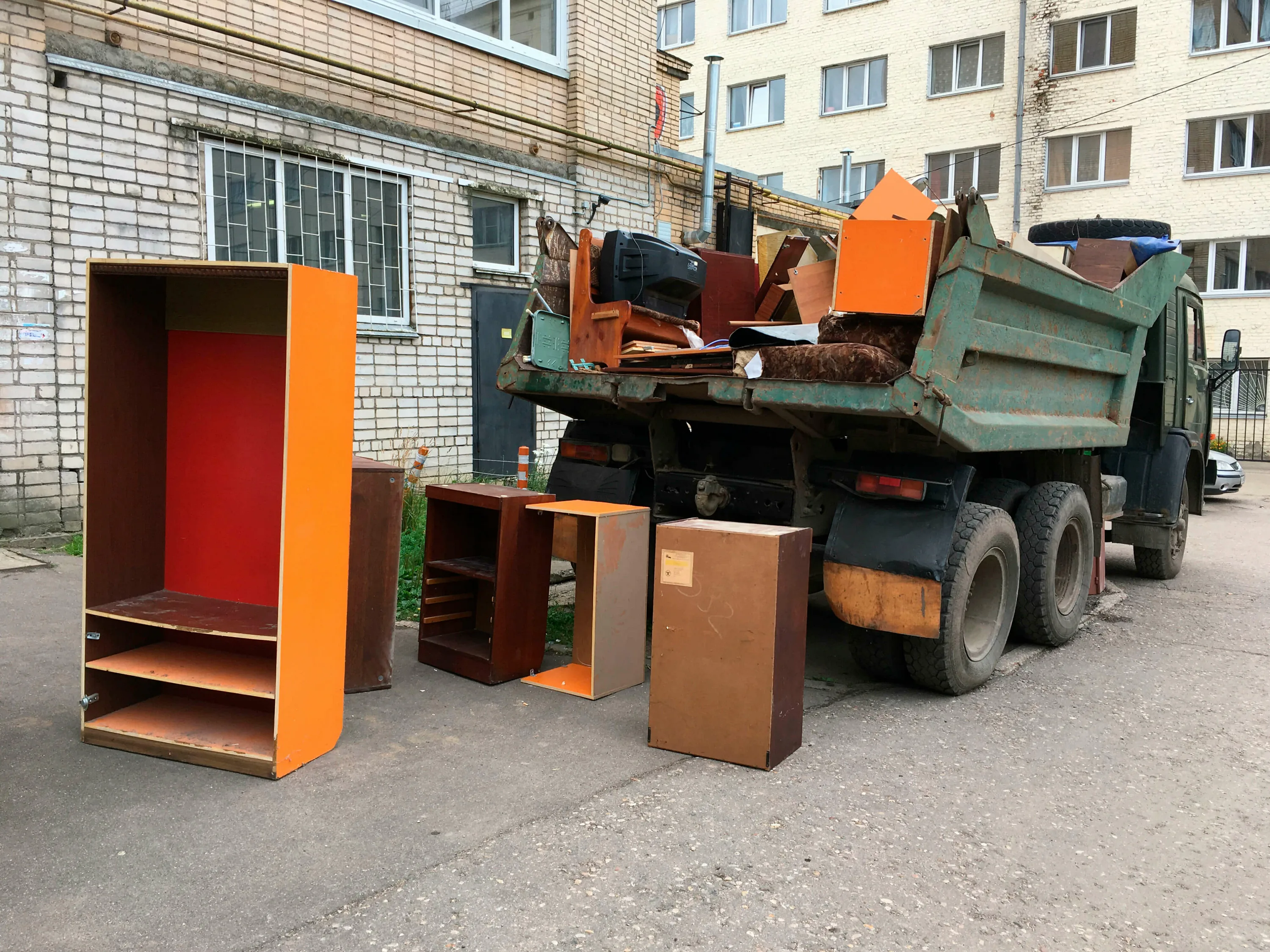 Утилизация старой мебели с вывозом и разбором в Мценске в октябре