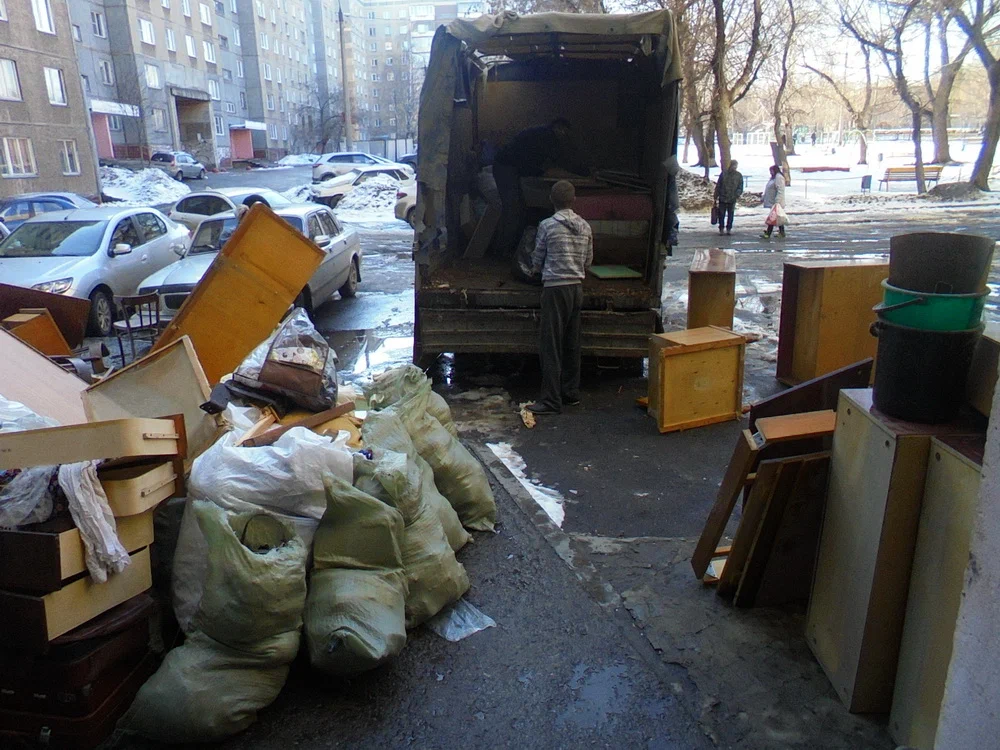 Вывоз мусора из подвала с утилизацией в Мценске в октябре