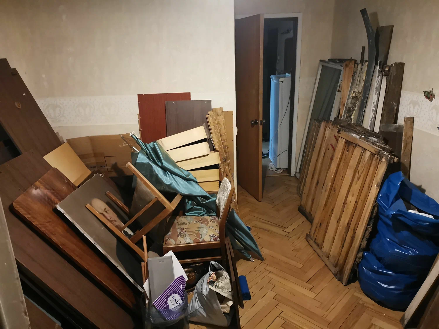 Демонтаж мебели с вывозом и утилизацией в Мценске в октябре