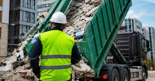 Вывоз строительного мусора в Мценске: услуги лицензированной компании — ПроМусор